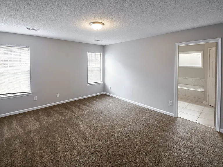 7611 Lowrance Rd — Photo 10