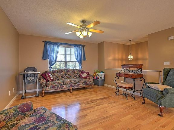 5th image of 133 Townsend Rd