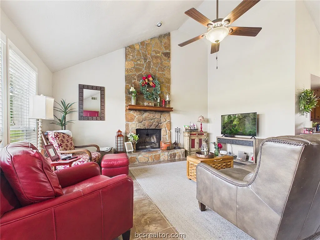 3 bed, 1577 sqft, $2,500 — Photo 3