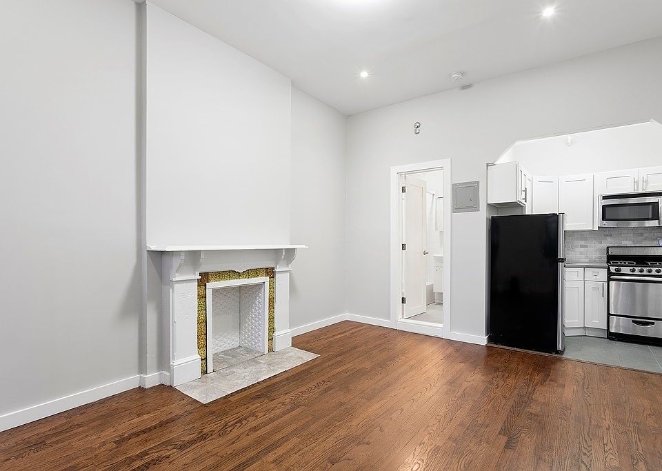 2nd image of 211 Jefferson Ave APT 3R
