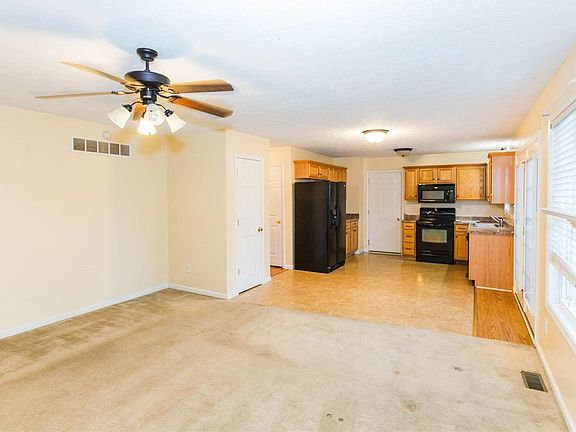 5th image of 133 Westbourne Ct