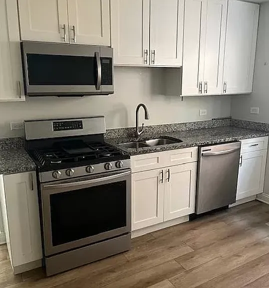 1800 Euclid Ave — Photo 2