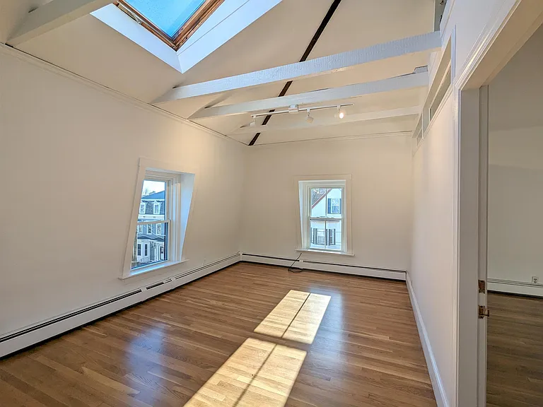 17 Howe St #3 — Photo 4