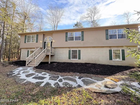 5 Applegate Rd, Lake Ariel, PA 18436
