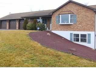 35 Parkside Inn Rd, Bernville, PA 19506