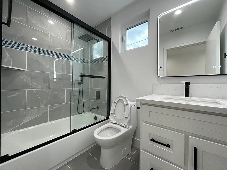 1340 W 37th St #1342-1/4 — Photo 18