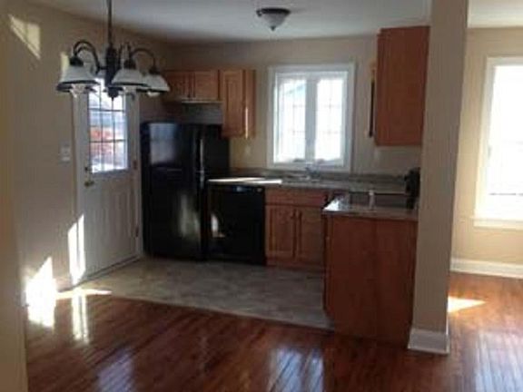 2nd image of 305 Mary St