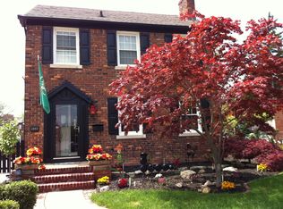 2650 Lenox St, Trenton, MI 48183