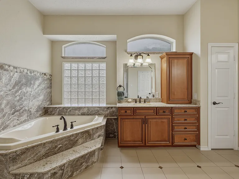 7612 Oak Knoll Dr — Photo 19