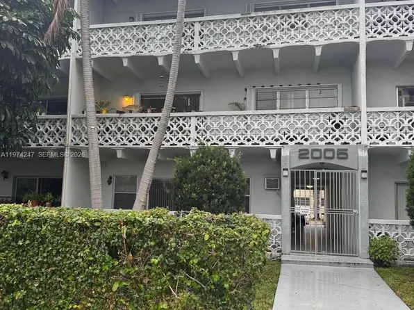 2005 Sans Souci Blvd APT 104, North Miami, FL 33181