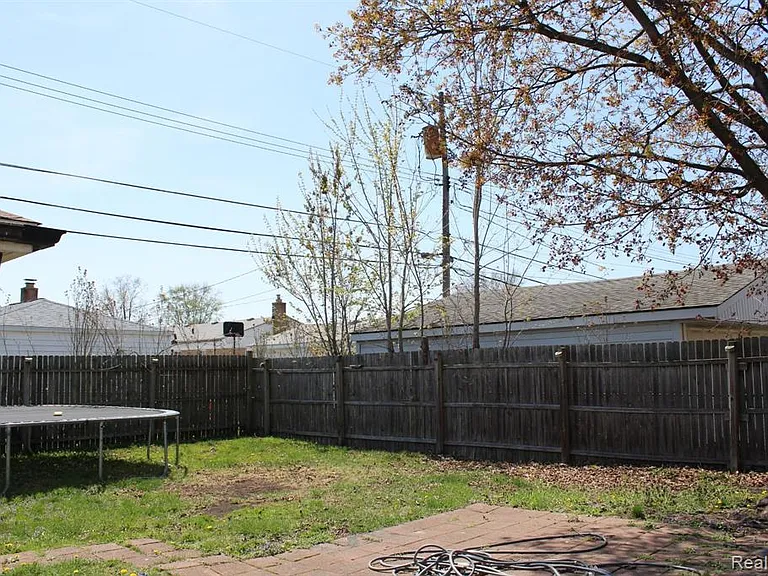 8340 Anna Ave — Photo 9