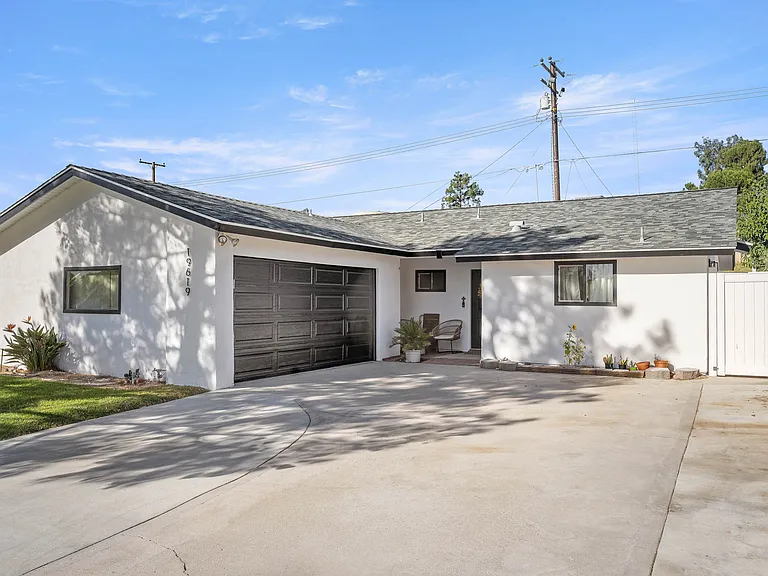19619 Ermine St — Photo 40