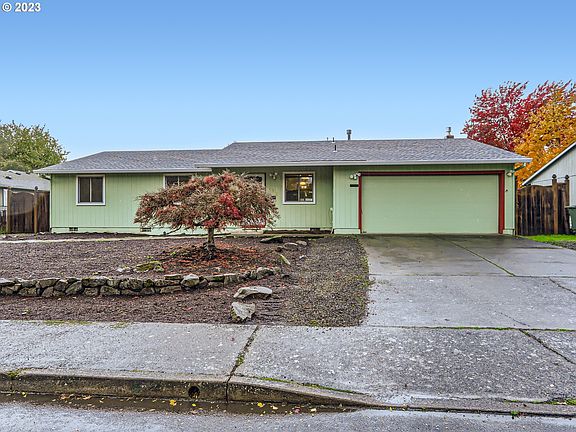 2nd image of 529 NE 40th Ave