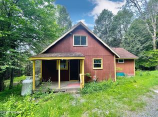 126 Game Trail Dr, Greentown, PA 18426