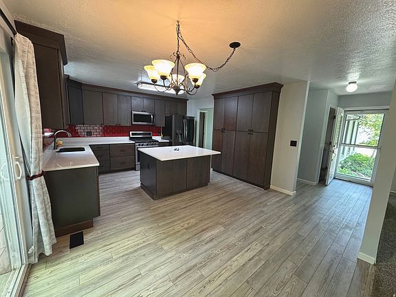 4th image of 10 N Satsuma Dr