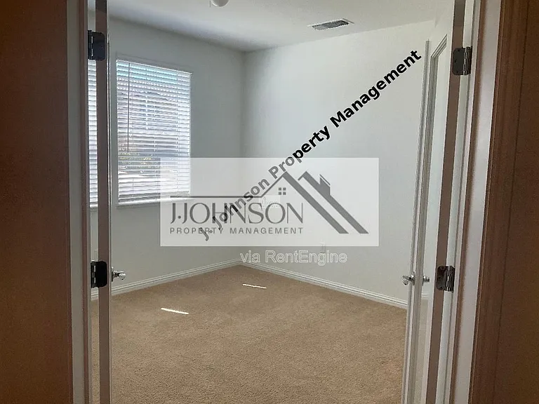 2717 Rabbit Hollow Dr — Photo 1
