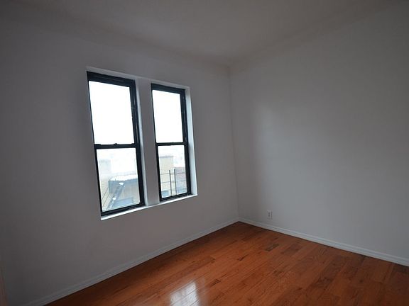 5th image of 522 W 136th St #5F
