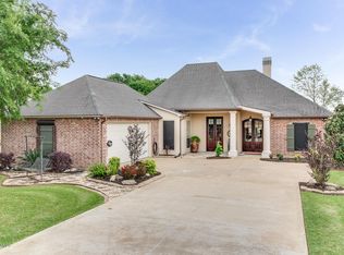201 Grand Lake Dr, Arnaudville, LA 70512