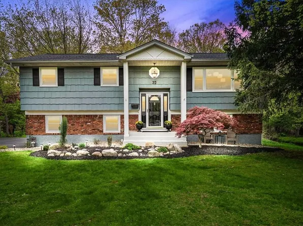 32 E Mayer Drive, Montebello, NY 10901