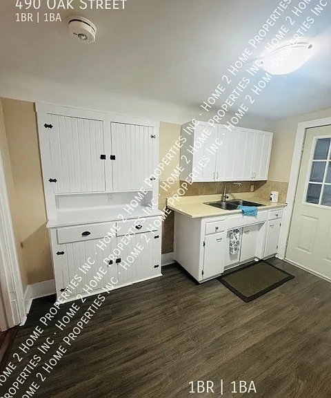 490 Oak St — Photo 8