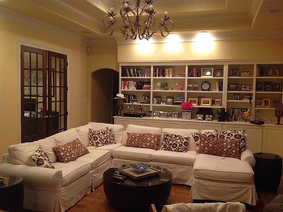 3rd image of 5040 Eaheart Cir