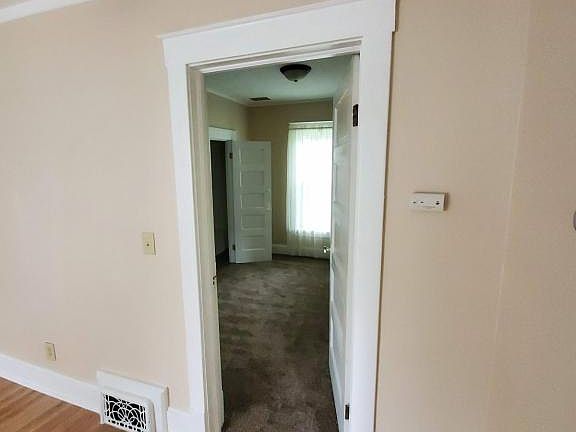4th image of 810 Roscoe Ave