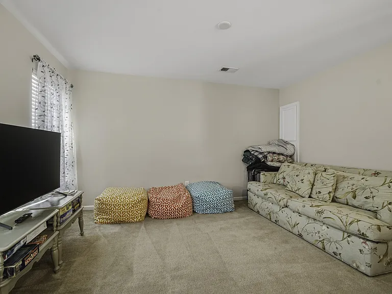 225 Urbano Ln — Photo 36