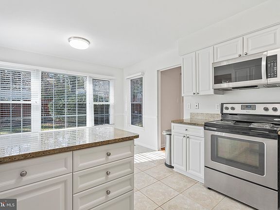 4th image of 211 Apple Blossom Ct
