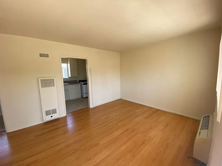542-544 S Los Robles Ave — Photo 4