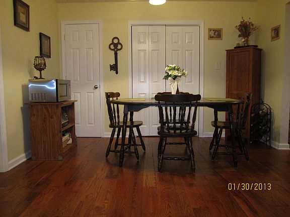 4th image of 104 Elaine Dr