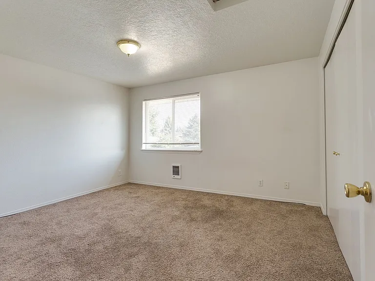 228 SE 106th Ave — Photo 14