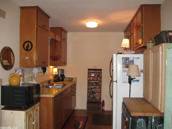 3rd image of 183 Hiawatha Dr