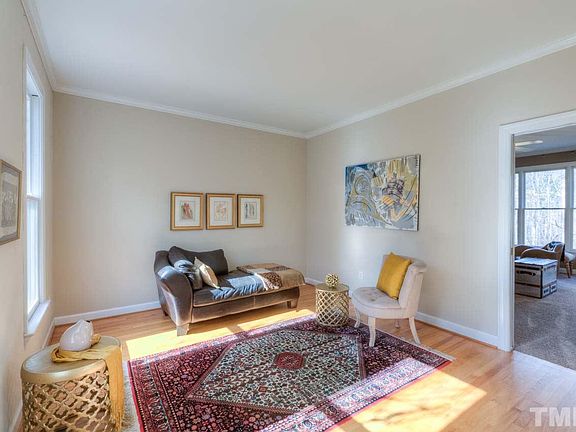 3rd image of 102 Lewisham Dr