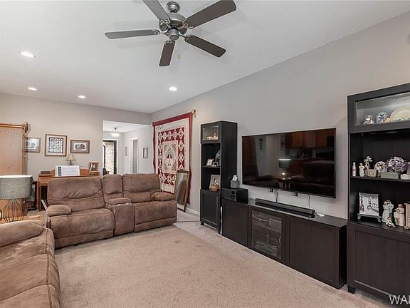 4th image of 125 Bradford Cir