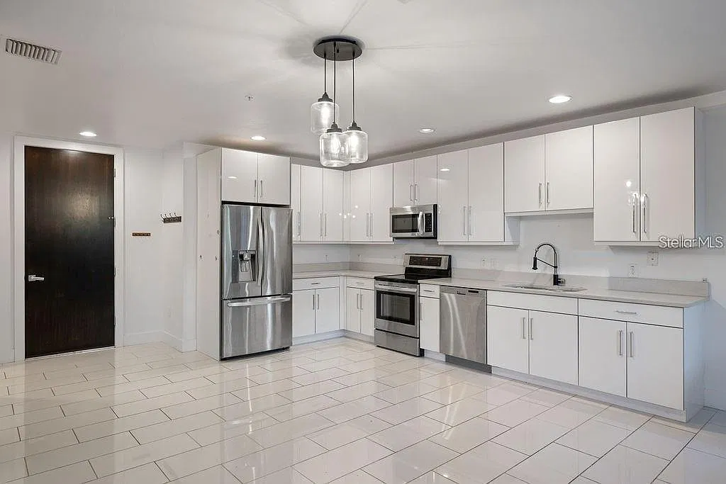4 bed, 3.5 bath, 2664 sqft, $4,000 — Photo 4