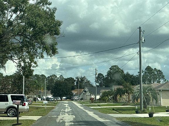 5th image of 325 Chelmsford Ct