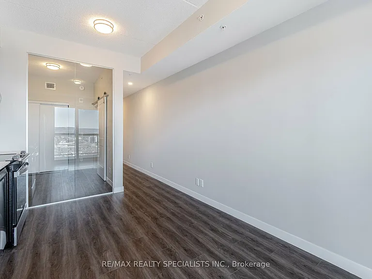 15 Queen St S #2206 — Photo 12