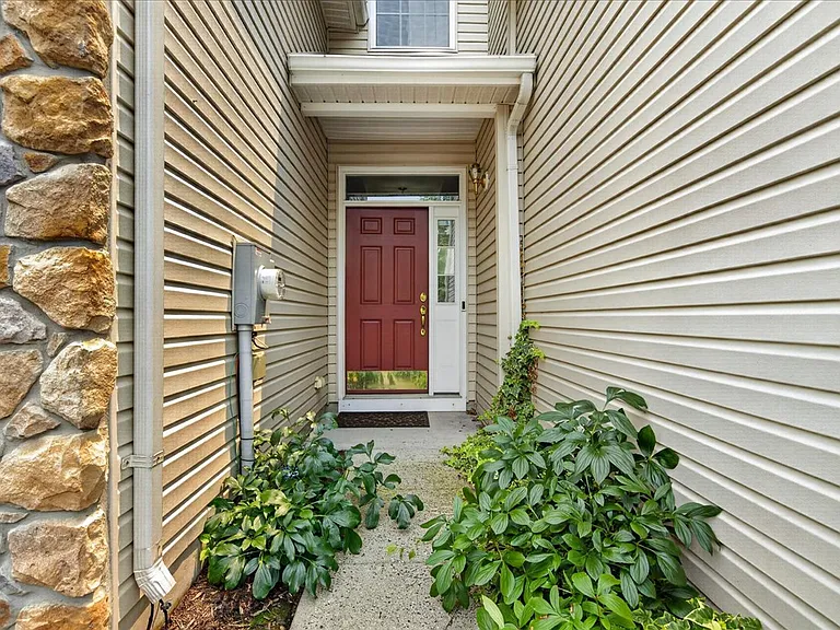 261 Concord Pl — Photo 2