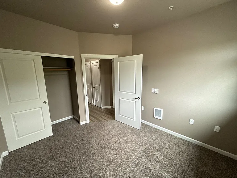 Hawthorne Place Apartments — Photo 17