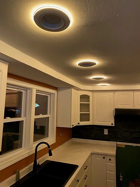 3 bed, 1361 sqft, $2,200 — Photo 3