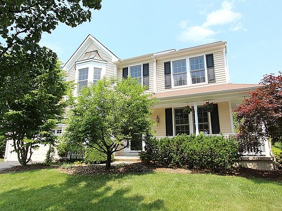 3rd image of 43120 Wintergrove Dr