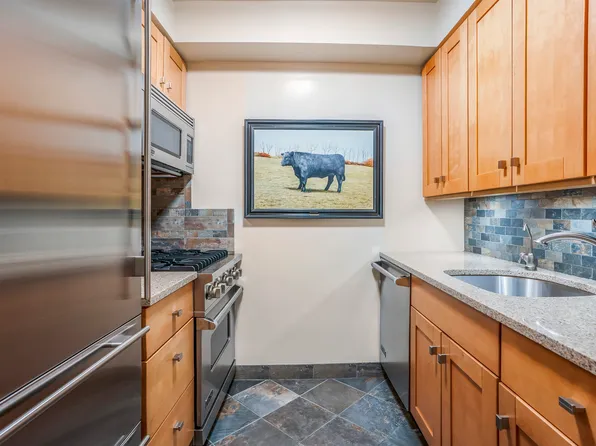 4 East 82nd Street image 3 of 25