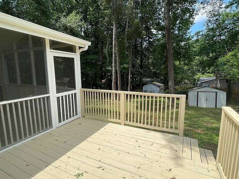 956 Seville Dr — Photo 14
