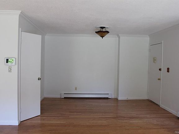 3rd image of 15 Granada Cres APT 1