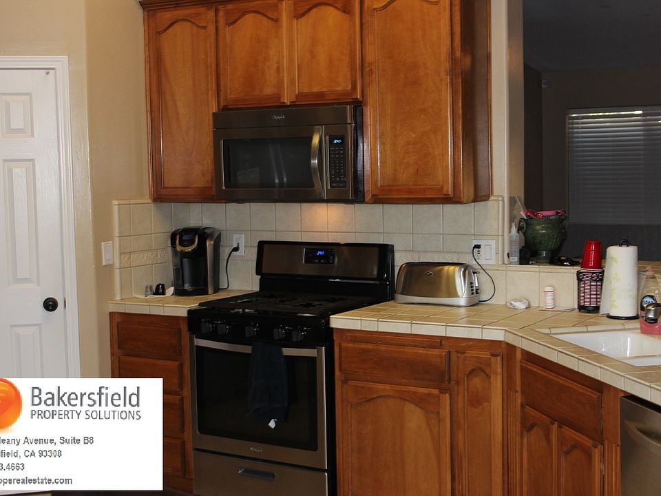 2nd image of 9712 Commodore Dr