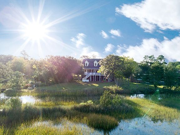 3rd image of 563 Harbor View Cir