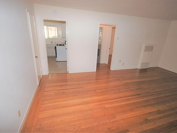 4th image of 221 N El Camino Real APT B