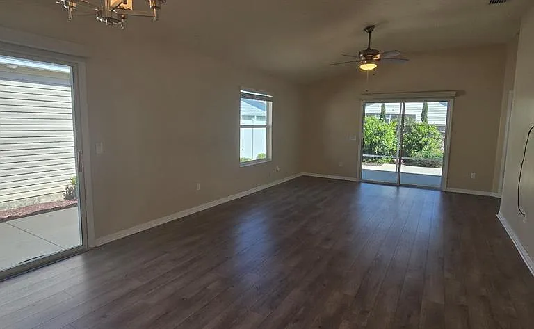2577 Lindewood St — Photo 7