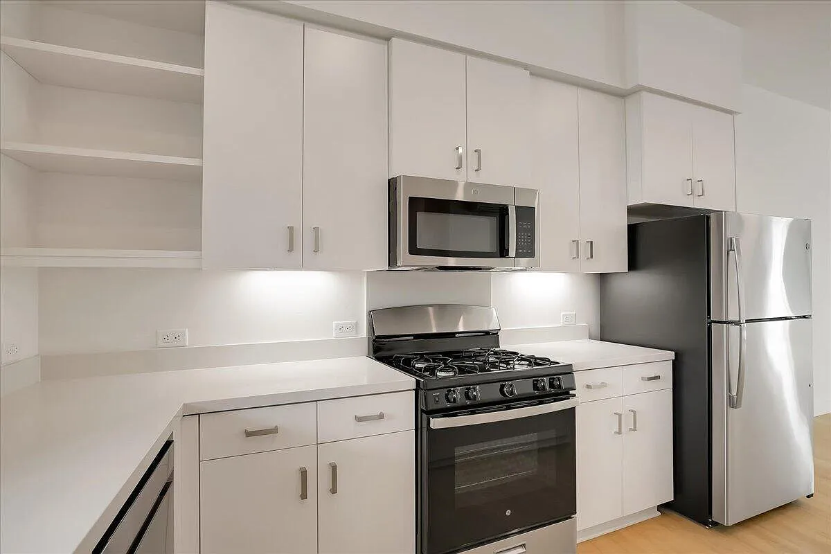 2 bed, 990 sqft, $4,600 — Photo 3