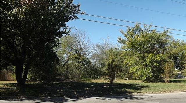 2nd image of 117 League St S